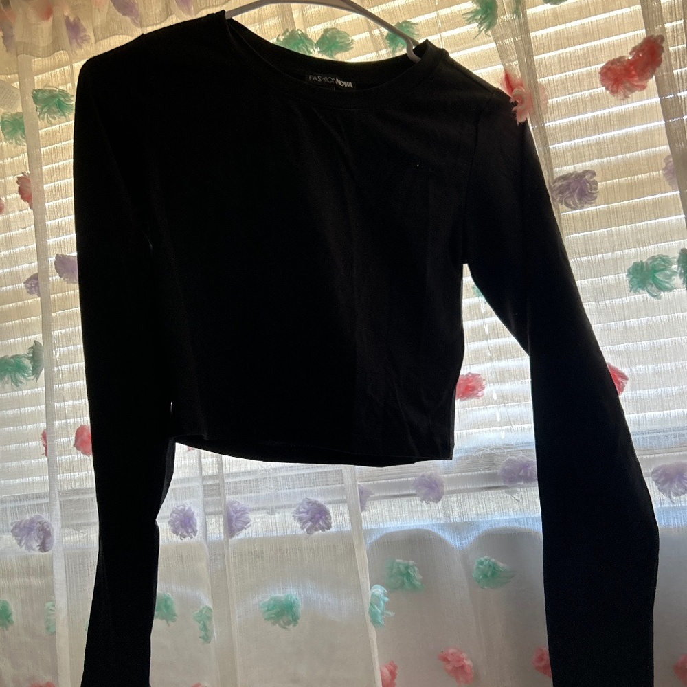 Black crop long sleeve